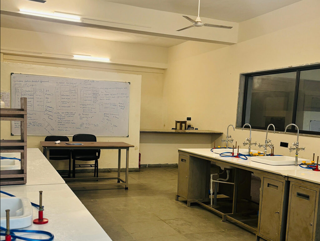 Genezen_Infrastructure-&-Facilities(Pharmaceutical-Analysis-Lab)