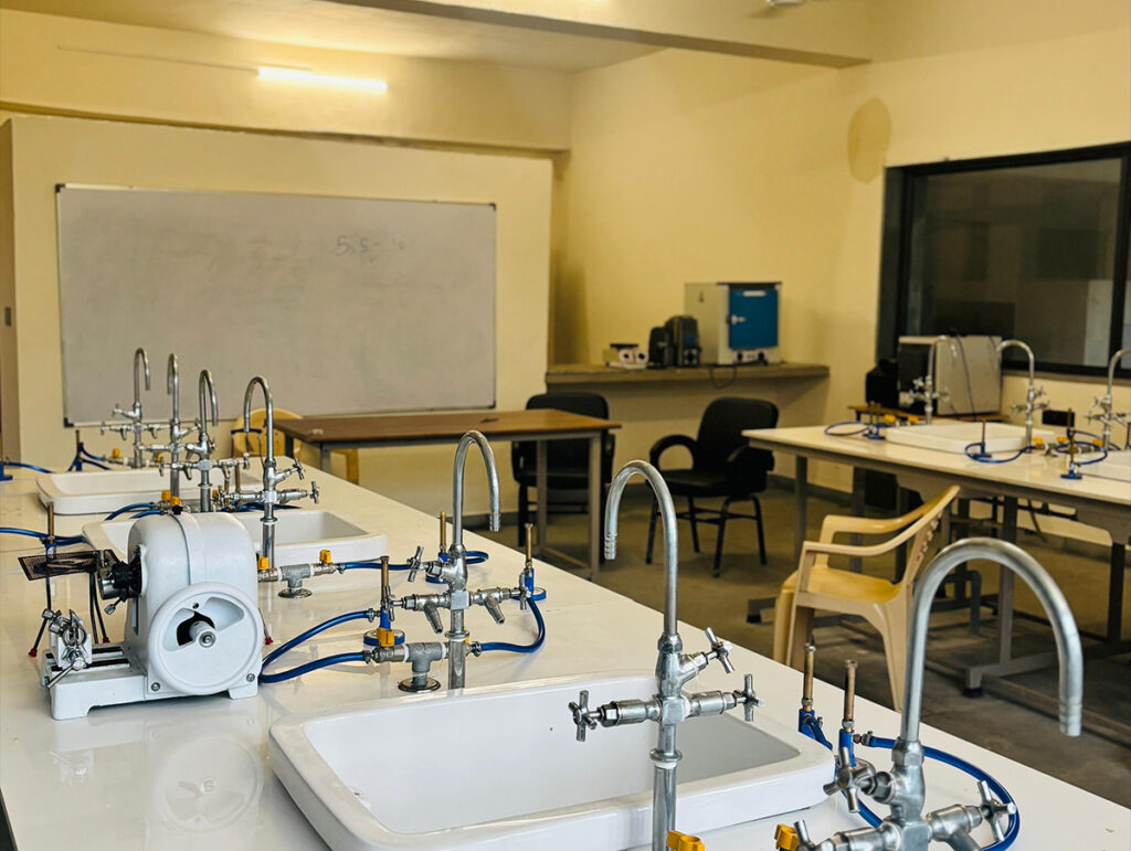 Genezen_Infrastructure-&-Facilities(Pharmacognosy-Lab)